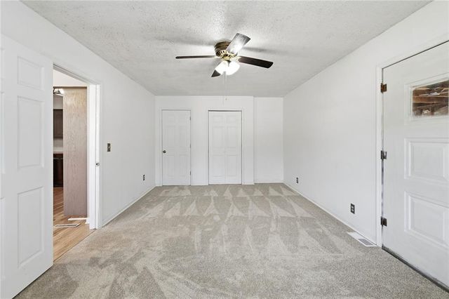 33655 Hillcrest Street, De Soto, KS 66018