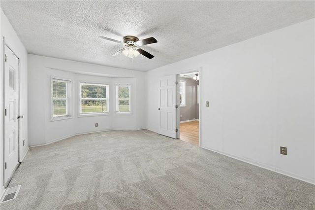 33655 Hillcrest Street, De Soto, KS 66018