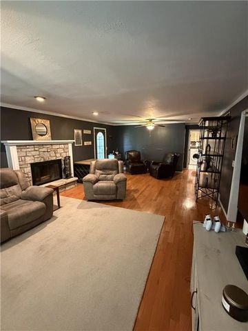 33655 Hillcrest Street, De Soto, KS 66018