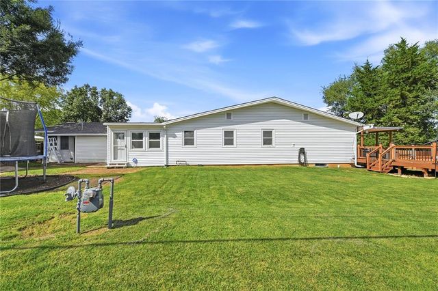 33655 Hillcrest Street, De Soto, KS 66018