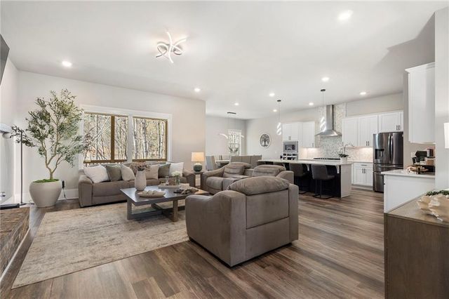 1880 Grand Lanier Drive, Buford, GA 30518
