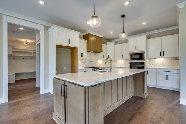 2428 River Rd, Murfreesboro, TN 37129