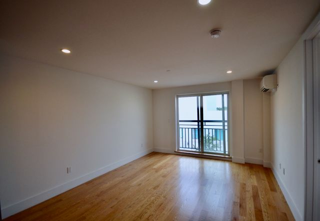 6334 Fresh Pond Rd Apt 4G, New York City, NY 11385