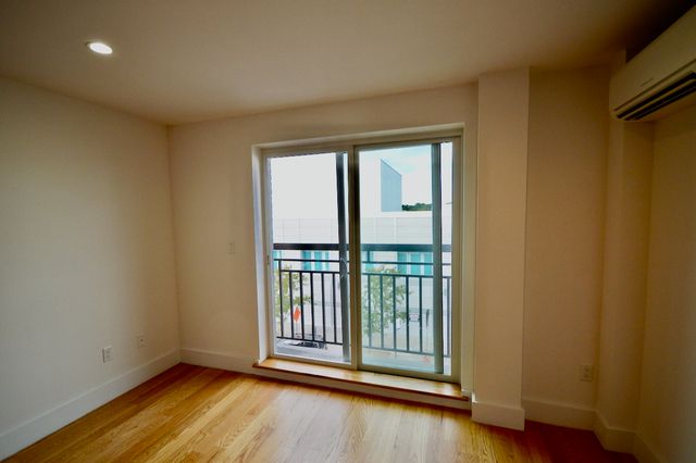 6334 Fresh Pond Rd Apt 4G, New York City, NY 11385
