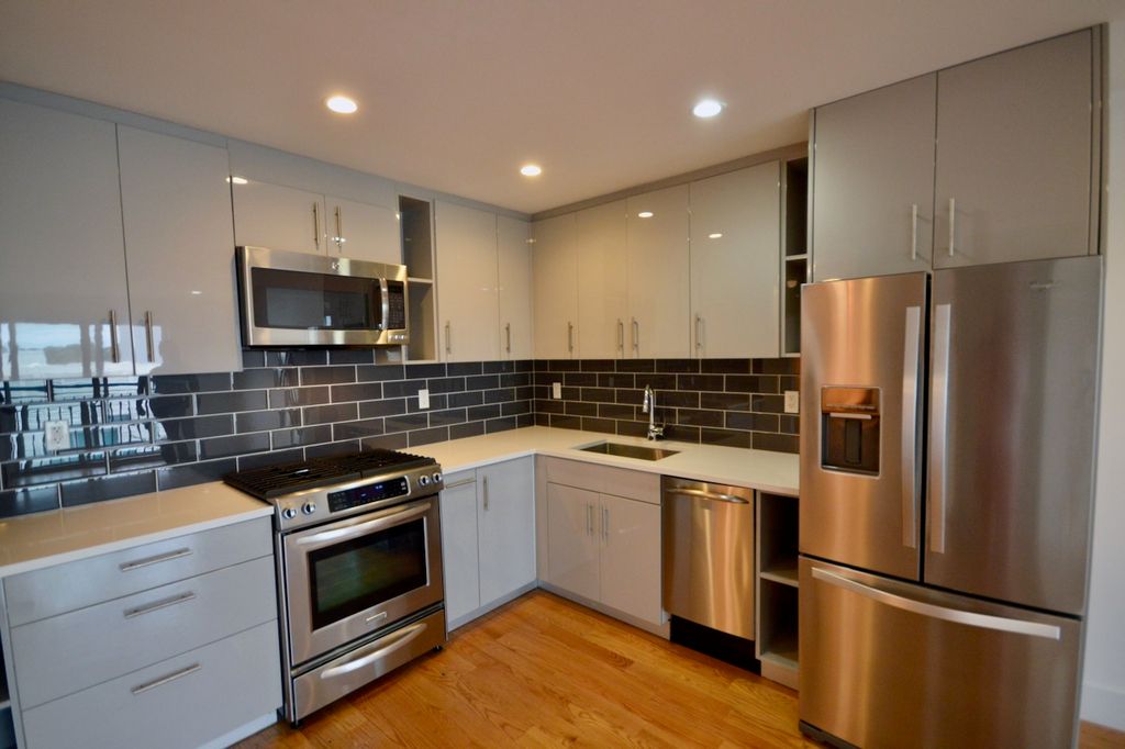 6334 Fresh Pond Rd Apt 4G, New York City, NY 11385