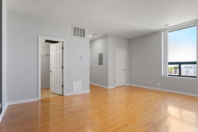 2451 W Howard Street 605, Chicago, IL 60645