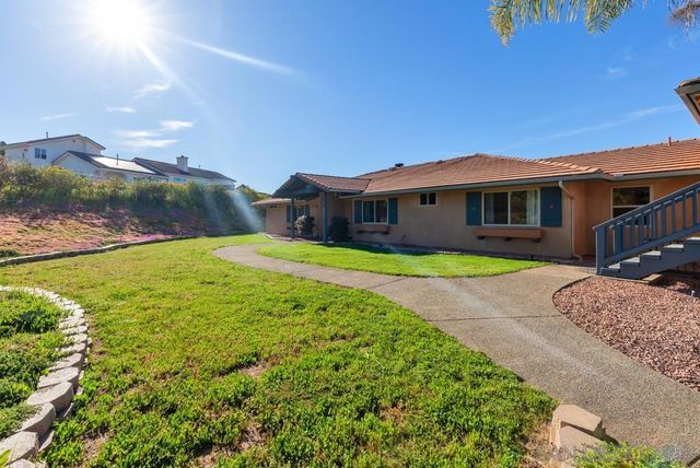 39 Margale Ln, Vista, CA 92084