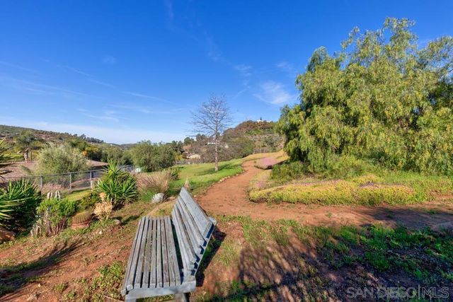 39 Margale Ln, Vista, CA 92084