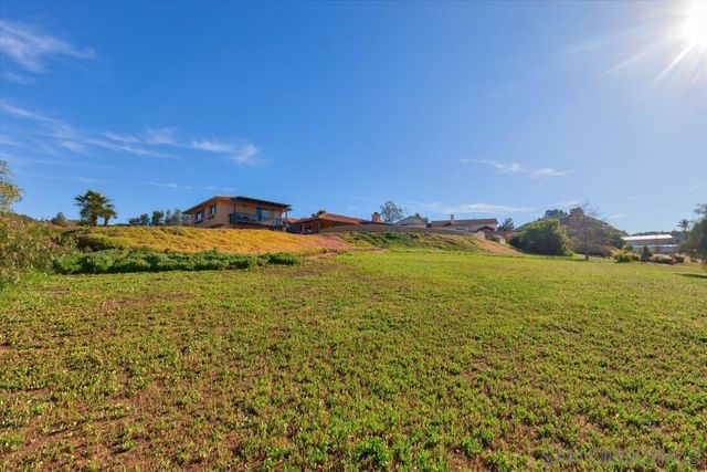 39 Margale Ln, Vista, CA 92084