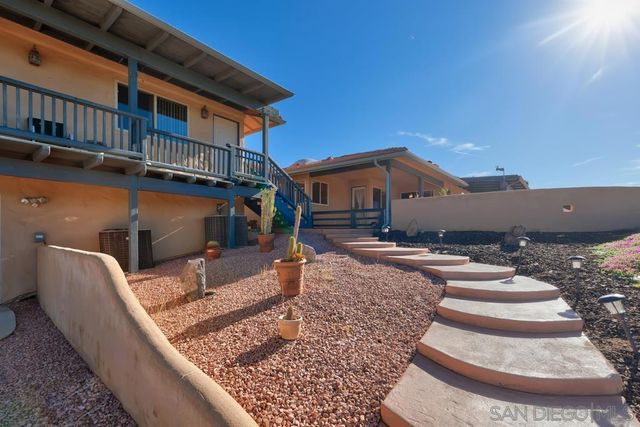 39 Margale Ln, Vista, CA 92084