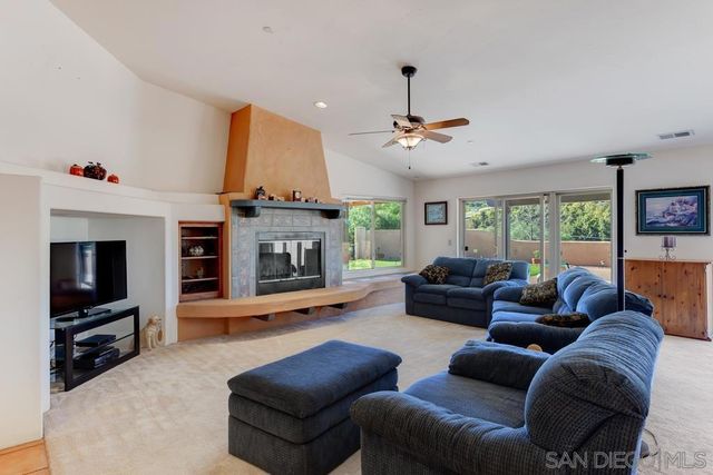 39 Margale Ln, Vista, CA 92084