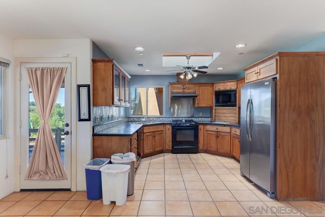 39 Margale Ln, Vista, CA 92084