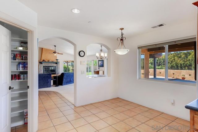 39 Margale Ln, Vista, CA 92084