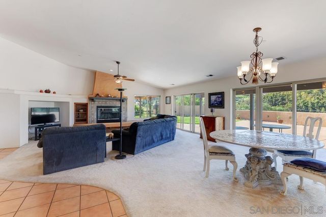 39 Margale Ln, Vista, CA 92084