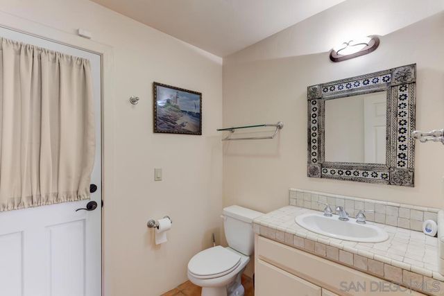 39 Margale Ln, Vista, CA 92084