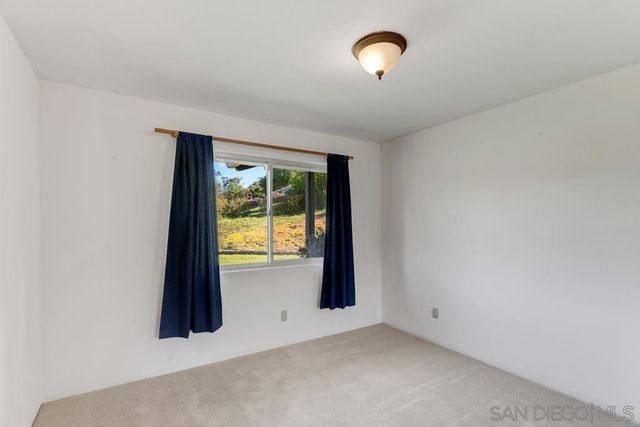 39 Margale Ln, Vista, CA 92084