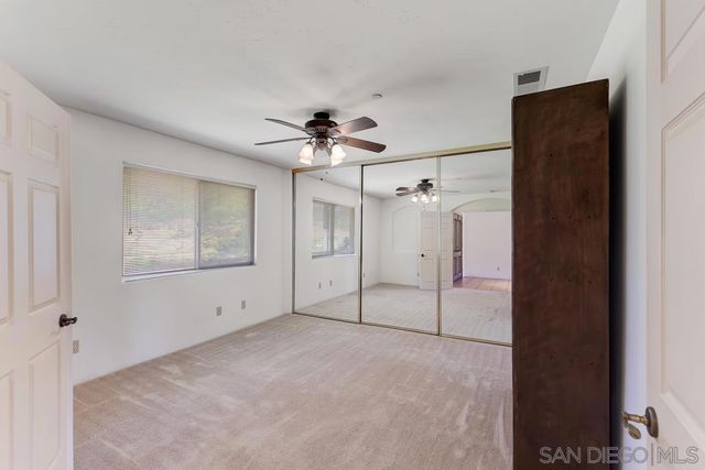 39 Margale Ln, Vista, CA 92084