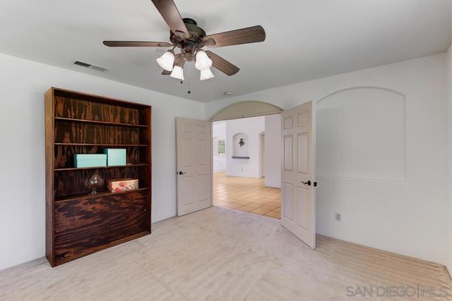 39 Margale Ln, Vista, CA 92084