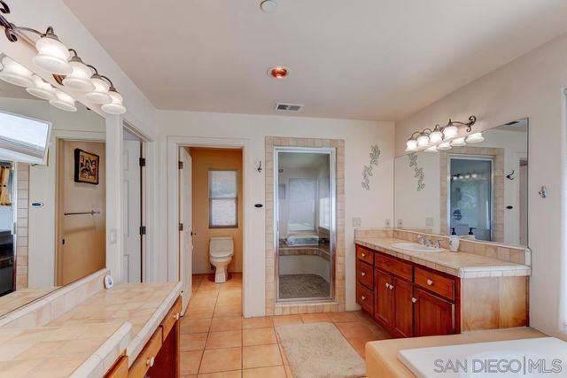39 Margale Ln, Vista, CA 92084