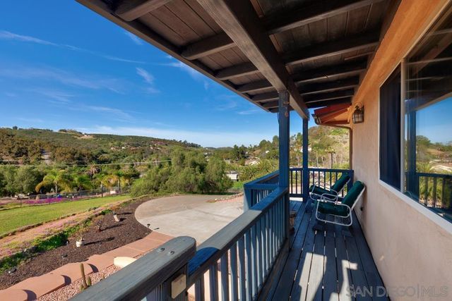 39 Margale Ln, Vista, CA 92084