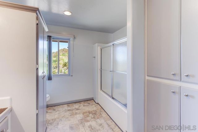39 Margale Ln, Vista, CA 92084