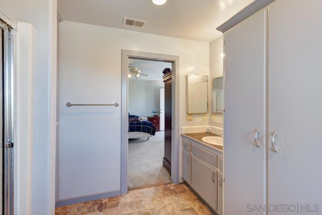 39 Margale Ln, Vista, CA 92084