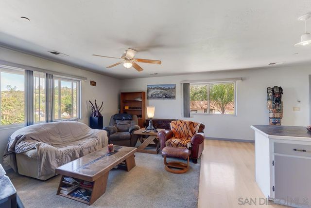39 Margale Ln, Vista, CA 92084