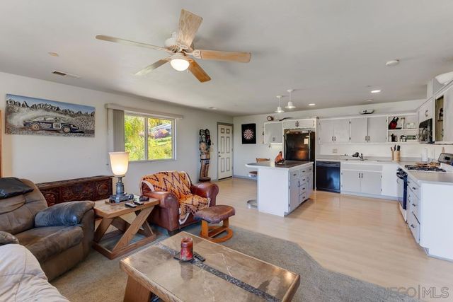 39 Margale Ln, Vista, CA 92084