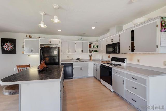 39 Margale Ln, Vista, CA 92084