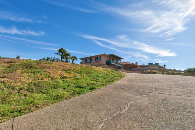 39 Margale Ln, Vista, CA 92084