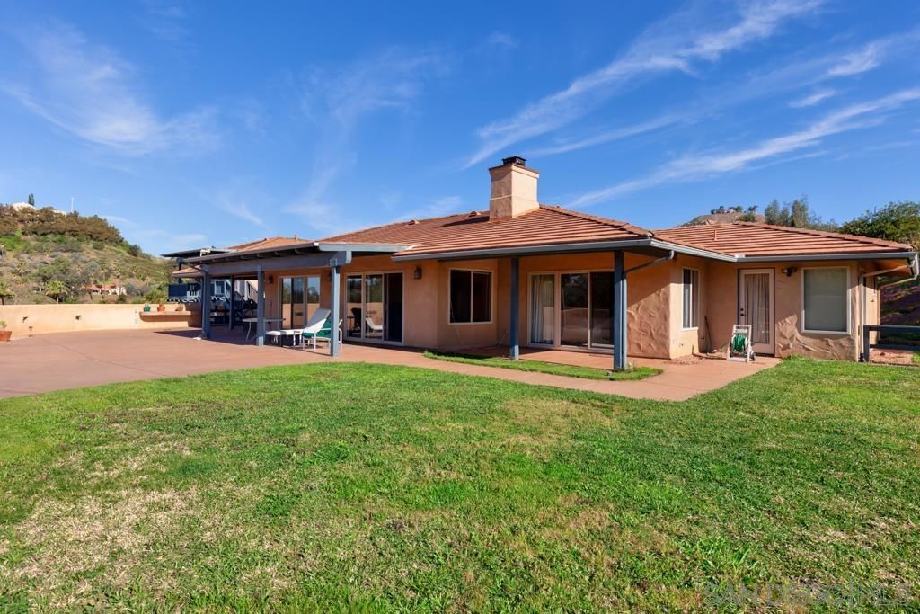 39 Margale Ln, Vista, CA 92084