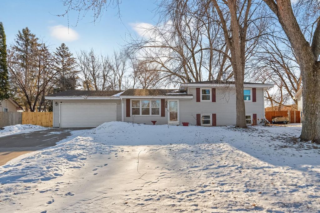 8601 Cherokee Drive N, Brooklyn Park, MN 55428