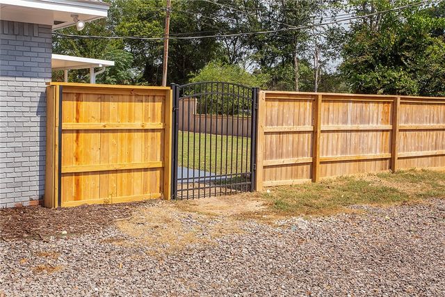 123 S Cumberland Avenue, Russellville, AR 72801