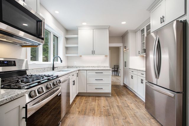 2338 Glenwood Drive, Kalamazoo City, MI 49008