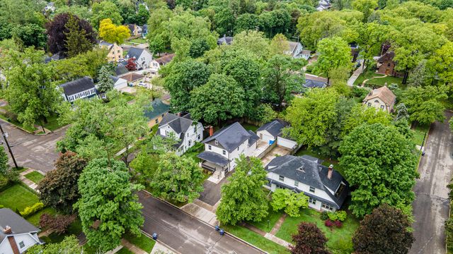 2338 Glenwood Drive, Kalamazoo City, MI 49008