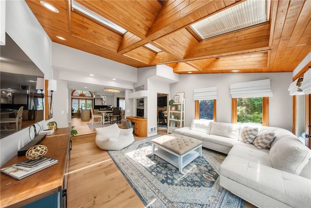 25 Country Wood Lndg, Greece, NY 14626