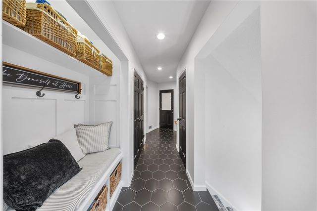 25 Country Wood Lndg, Greece, NY 14626
