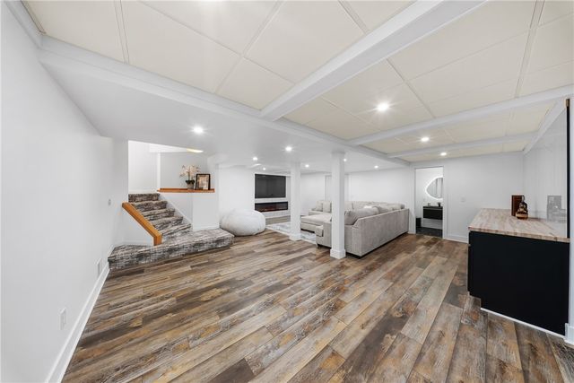 25 Country Wood Lndg, Greece, NY 14626