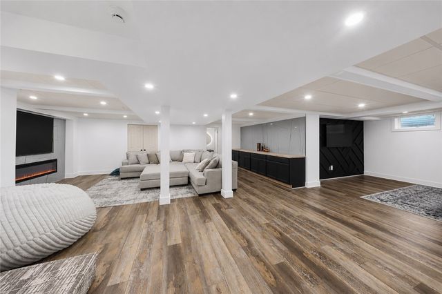 25 Country Wood Lndg, Greece, NY 14626