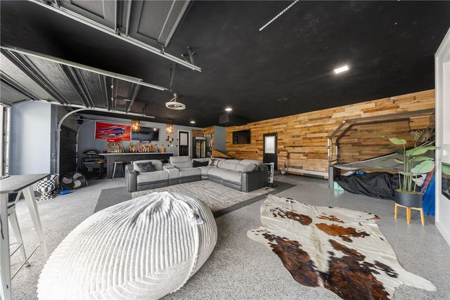 25 Country Wood Lndg, Greece, NY 14626