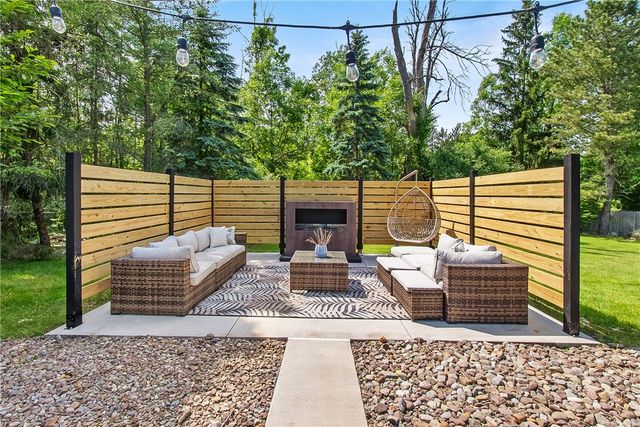 25 Country Wood Lndg, Greece, NY 14626