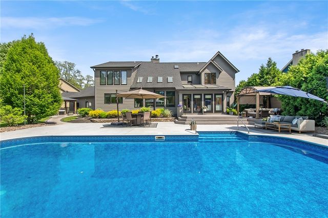 25 Country Wood Lndg, Greece, NY 14626
