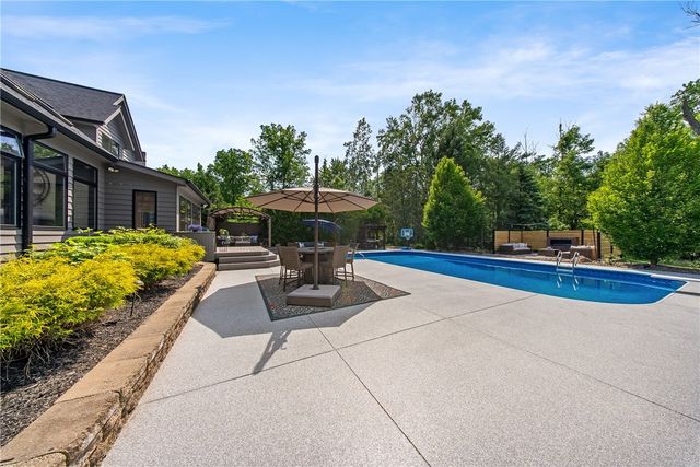 25 Country Wood Lndg, Greece, NY 14626