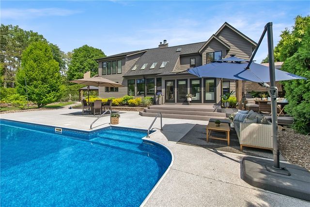 25 Country Wood Lndg, Greece, NY 14626