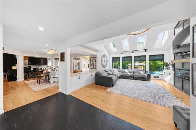 25 Country Wood Lndg, Greece, NY 14626