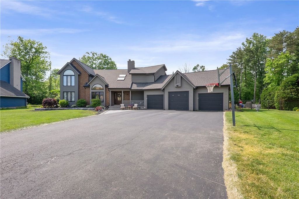 25 Country Wood Lndg, Greece, NY 14626