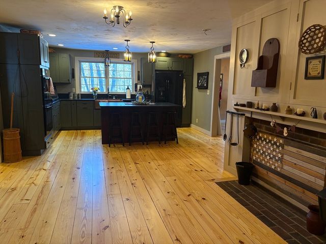 158 Purgatory Rd, Northbridge, MA 01588