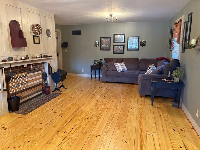 158 Purgatory Rd, Northbridge, MA 01588