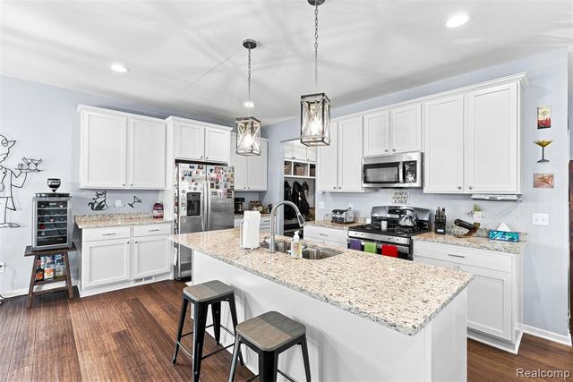2165 Rolling Hills Drive, Holly, MI 48442