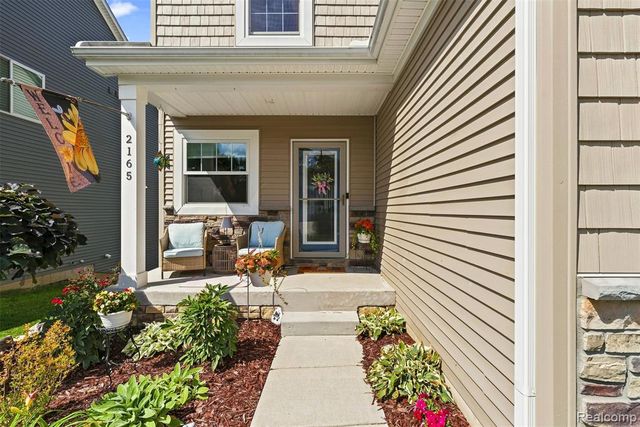 2165 Rolling Hills Drive, Holly, MI 48442